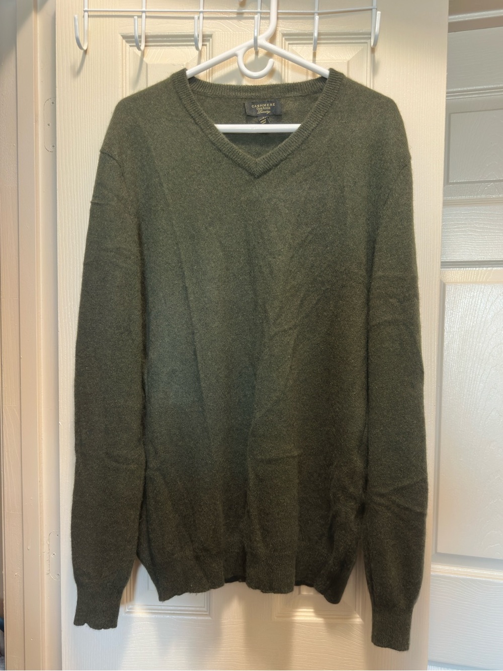 Men’s Large Green 100 Percent Cashmere Club Room V Neck Sweater